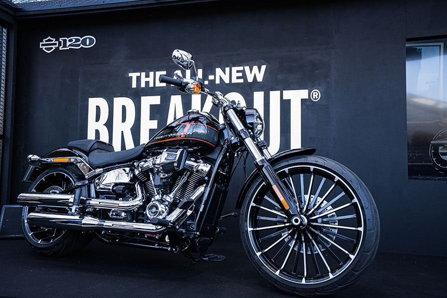 ハーレーが2023年モデル新型車 ブレイクアウトの発表会を開催 – WEB Mr