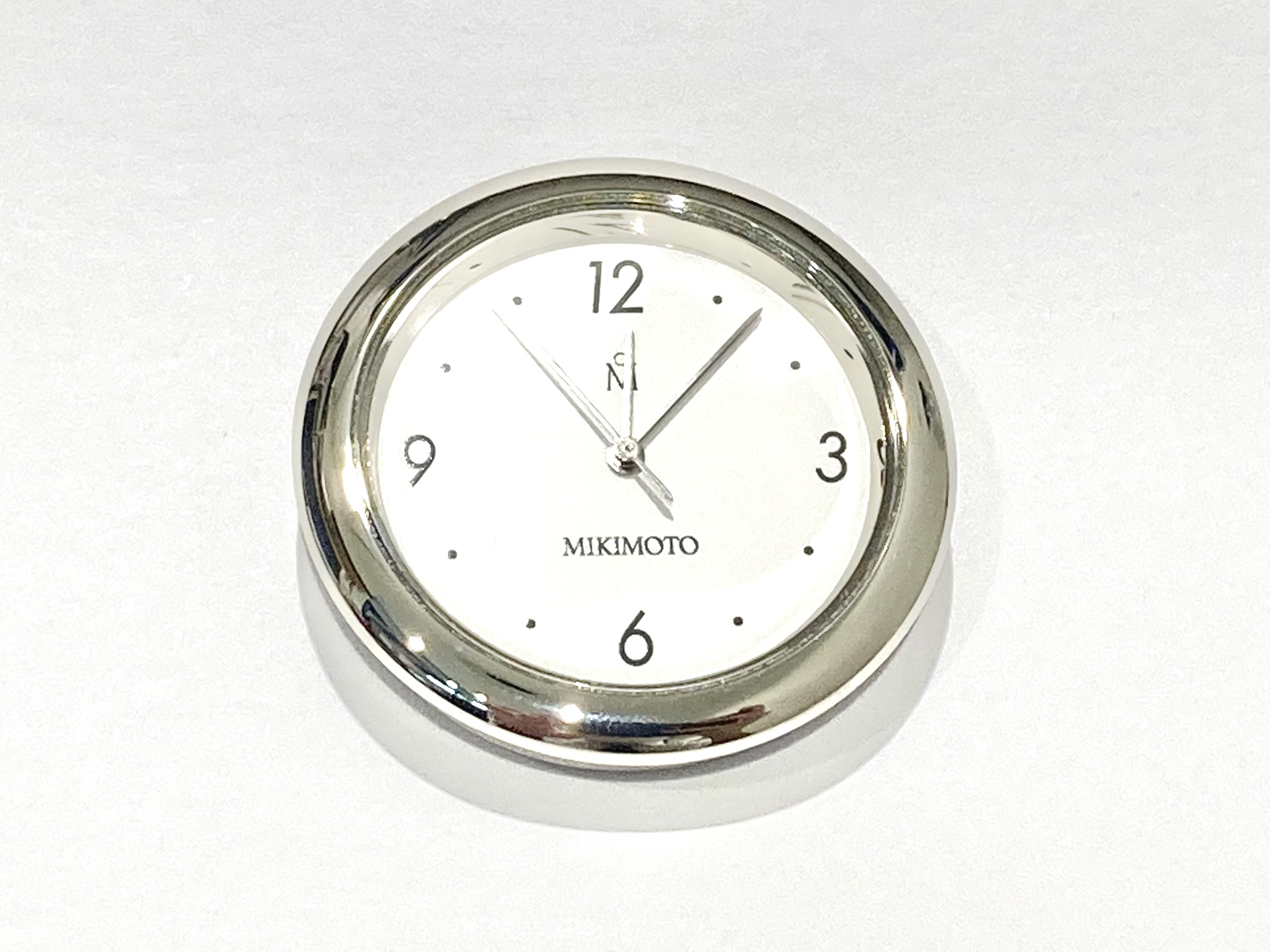 腕時計と同じ構造なら大丈夫！ ミキモトの置時計の電池交換