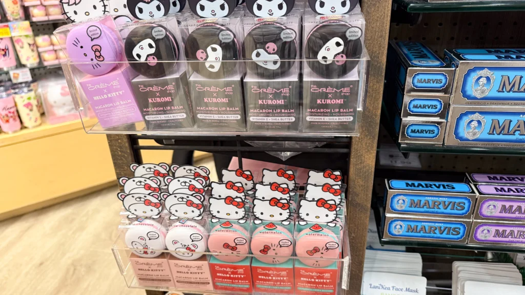 2026年最新】ハワイで買えるキティちゃん＆サンリオ限定グッズ｜ABC