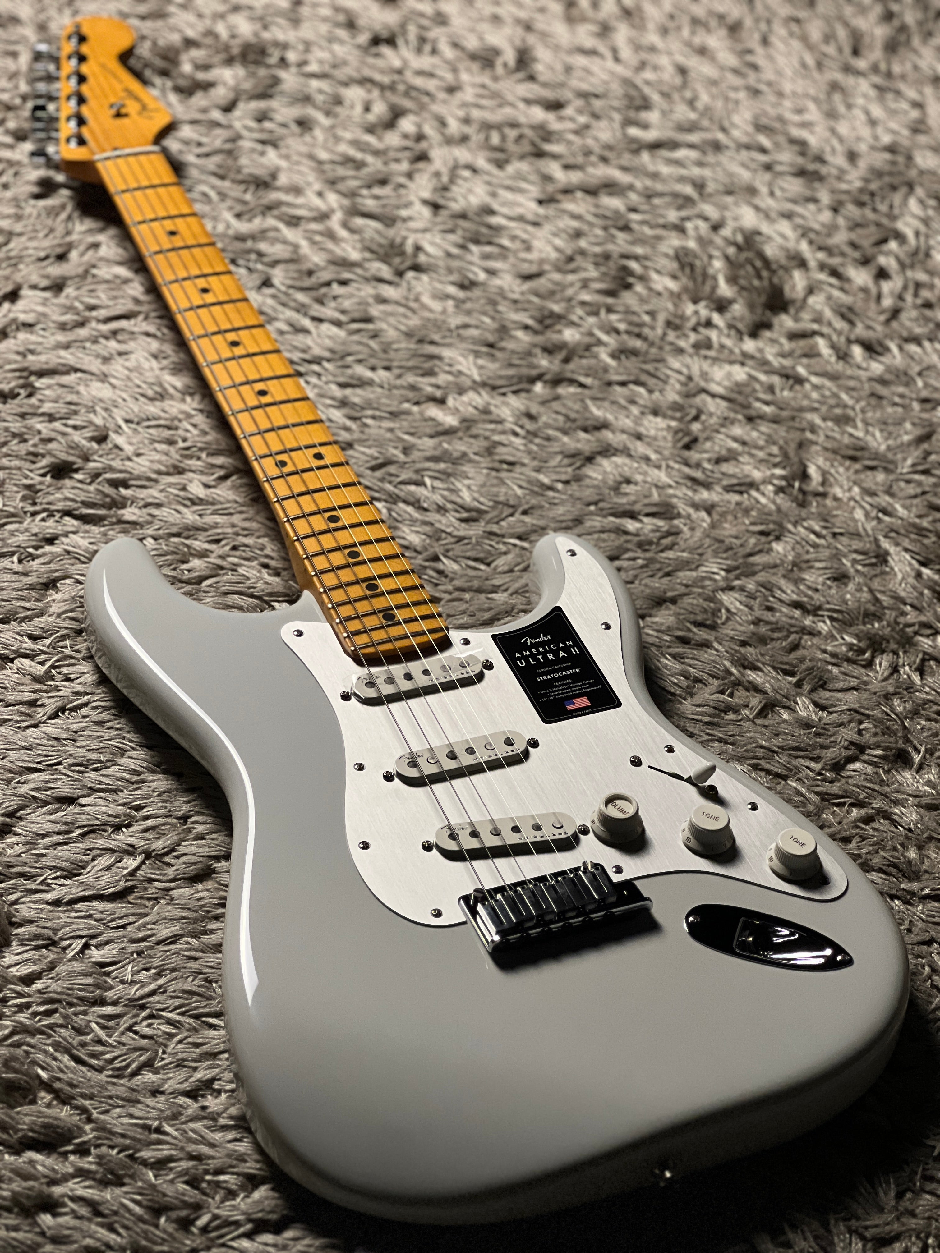 Fender American Ultra II Stratocaster with Maple FB in Avalanche