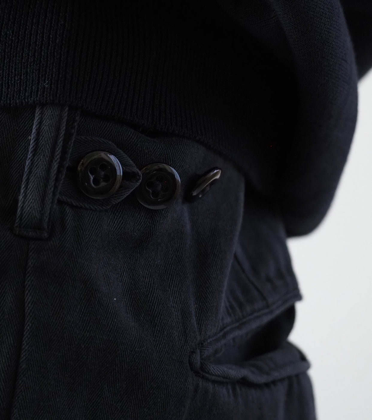 MAATEE＆SONS Chino Trousers Durun, Black – Navyblue