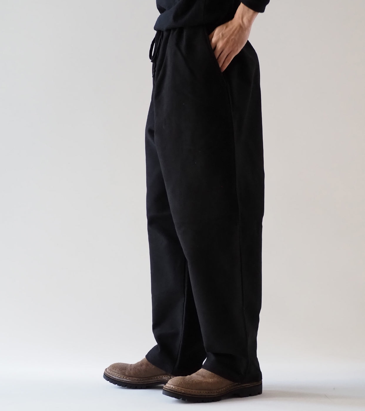 COMOLI モールスキン ドローストリング パンツ , Black – Navyblue