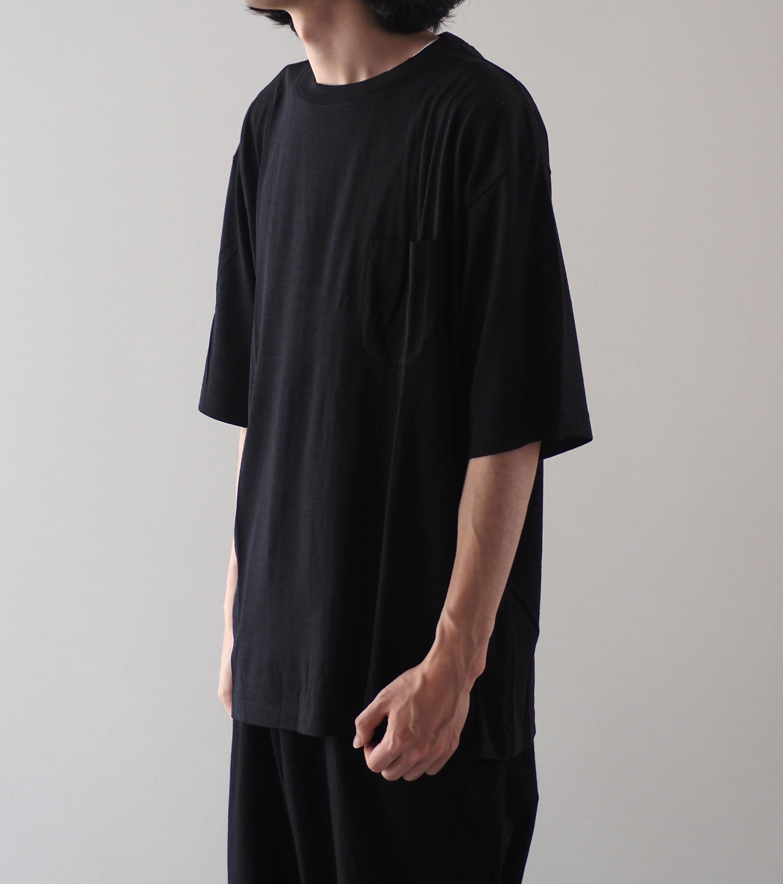 COMOLI サマーウール 半袖 Tシャツ , Charcoal – Navyblue