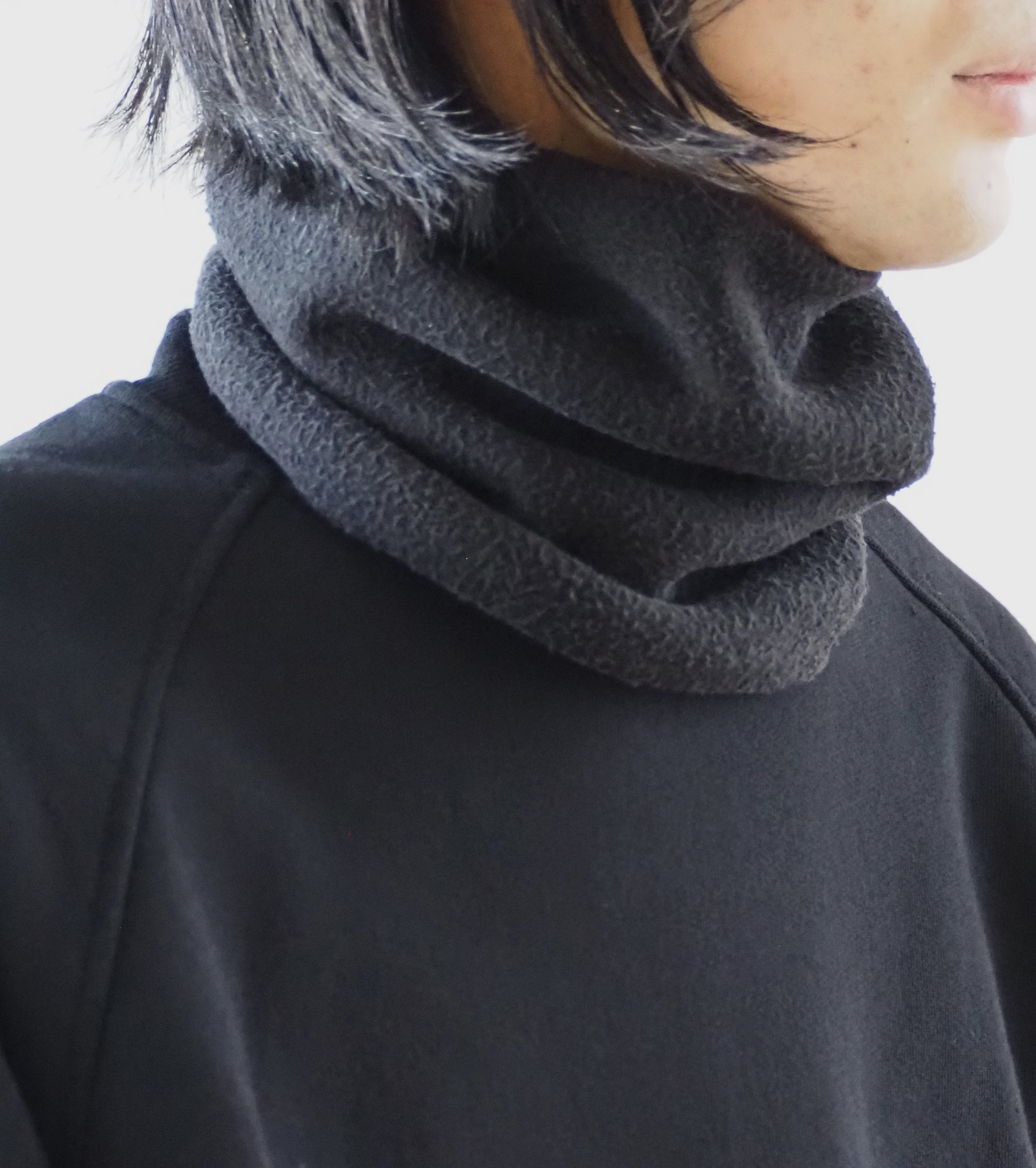 COMOLI フリース ネック ウォーマー, Fade Black – Navyblue