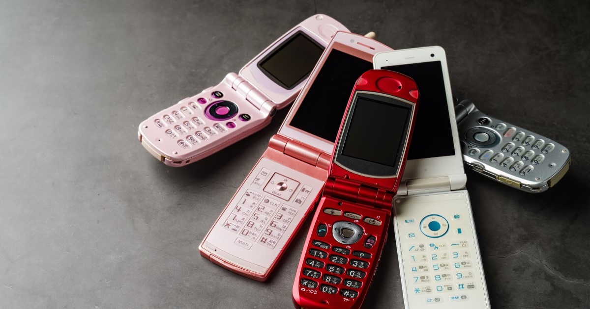 ガラケーはいつまで使える？スマホに変えるメリットも解説