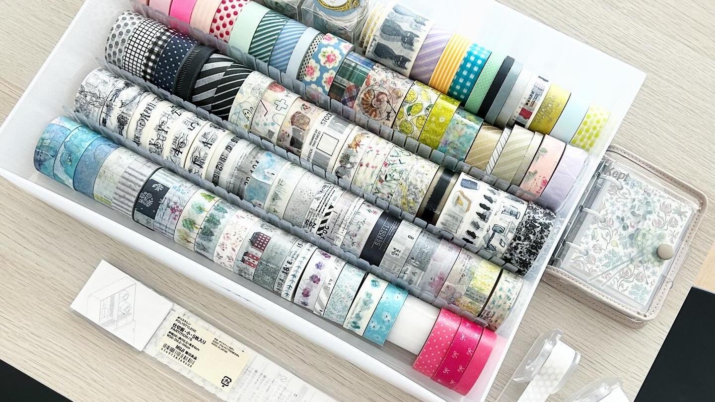 マステ収納には無印良品の引出と仕切り板がピッタリ。（なかむら真朱