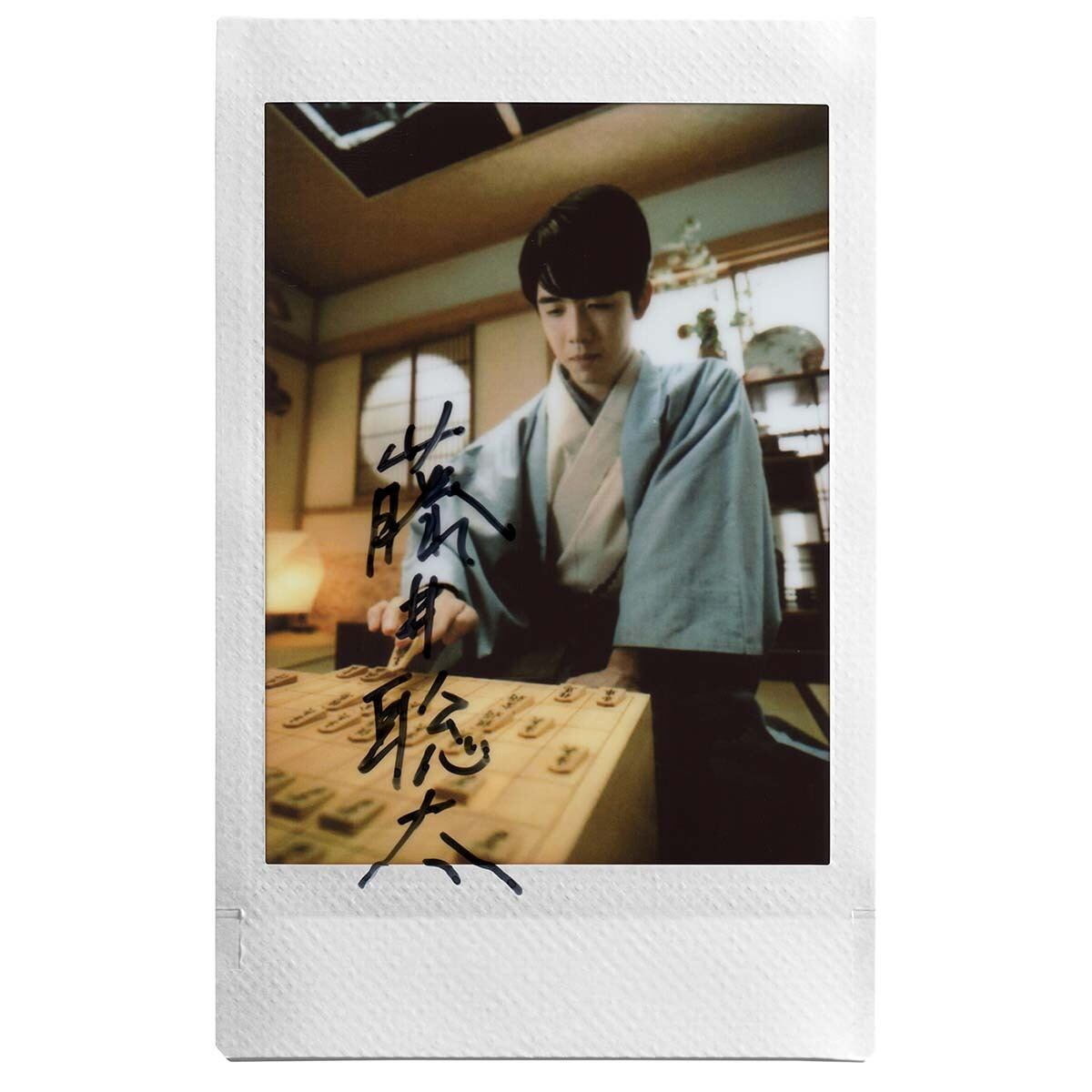 富士フイルム「お正月を写そう」のテレビCMに藤井聡太竜王・名人が登場