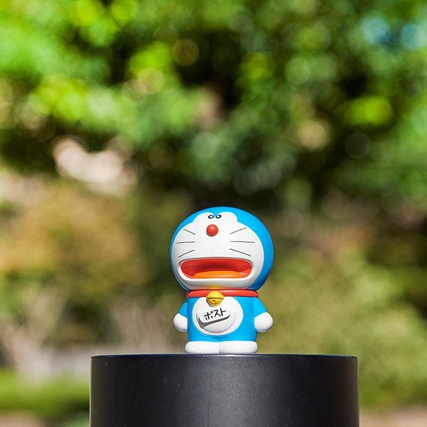 ポストになったドラえもん”をデザイン、郵便局で「ドラえもん50周年