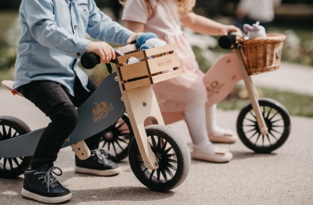 子どもの成長に合わせて形を変えられる！世界的木製おもちゃメーカー
