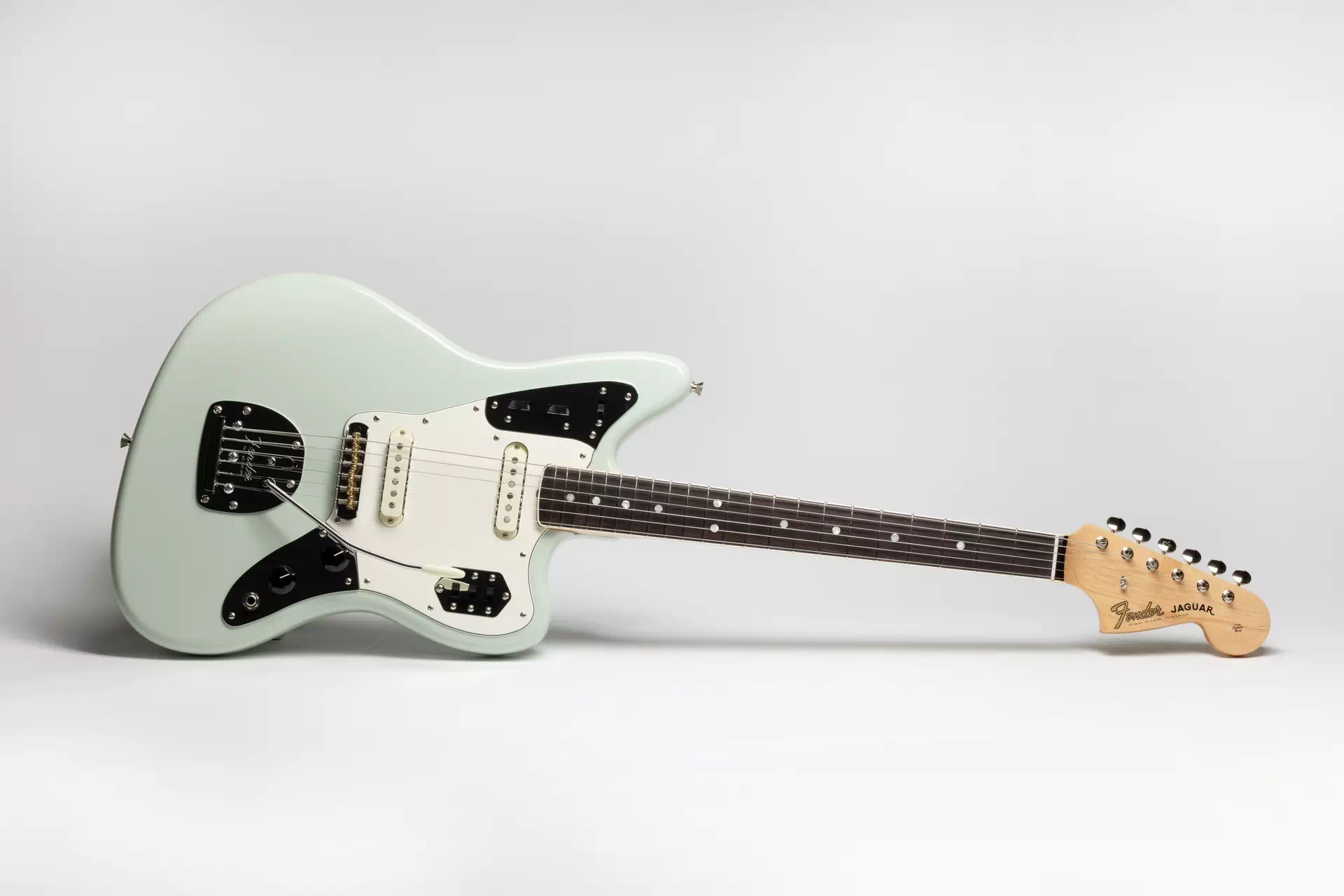 Hitsujibungaku's Moeka Shiotsuka's Signature Guitar Debuts from