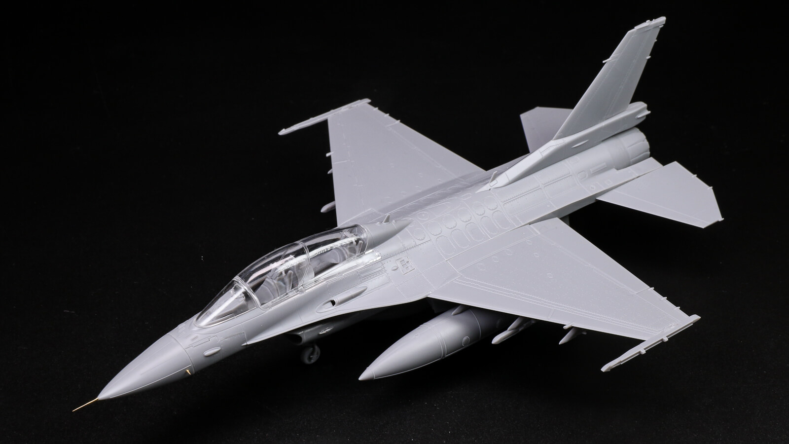 ファインモールドのスーパーキット「1/72 航空自衛隊 F-2B」で複座型