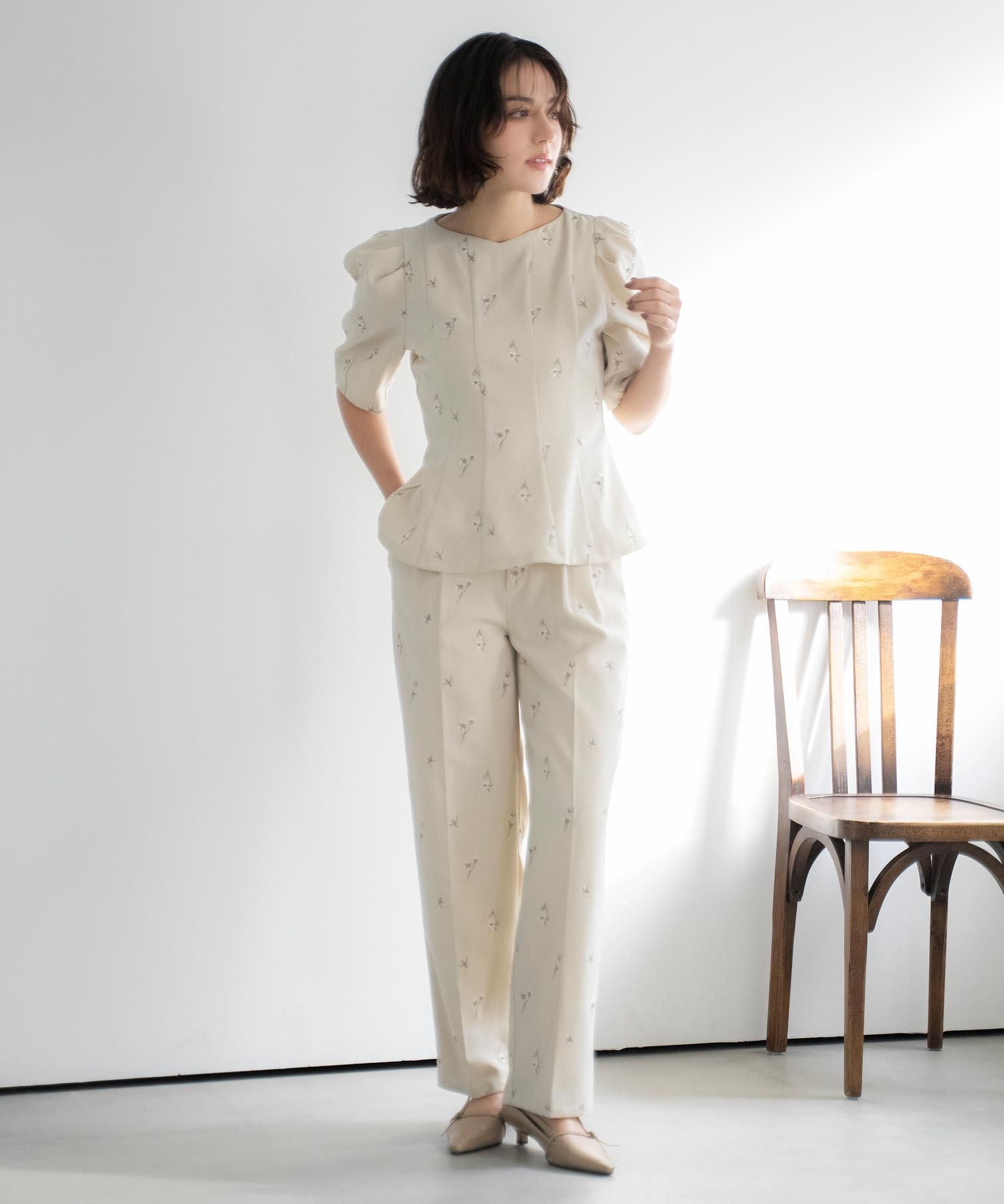 予約】【Premium】フラワー刺繍パンツ | その他パンツ | NOELA