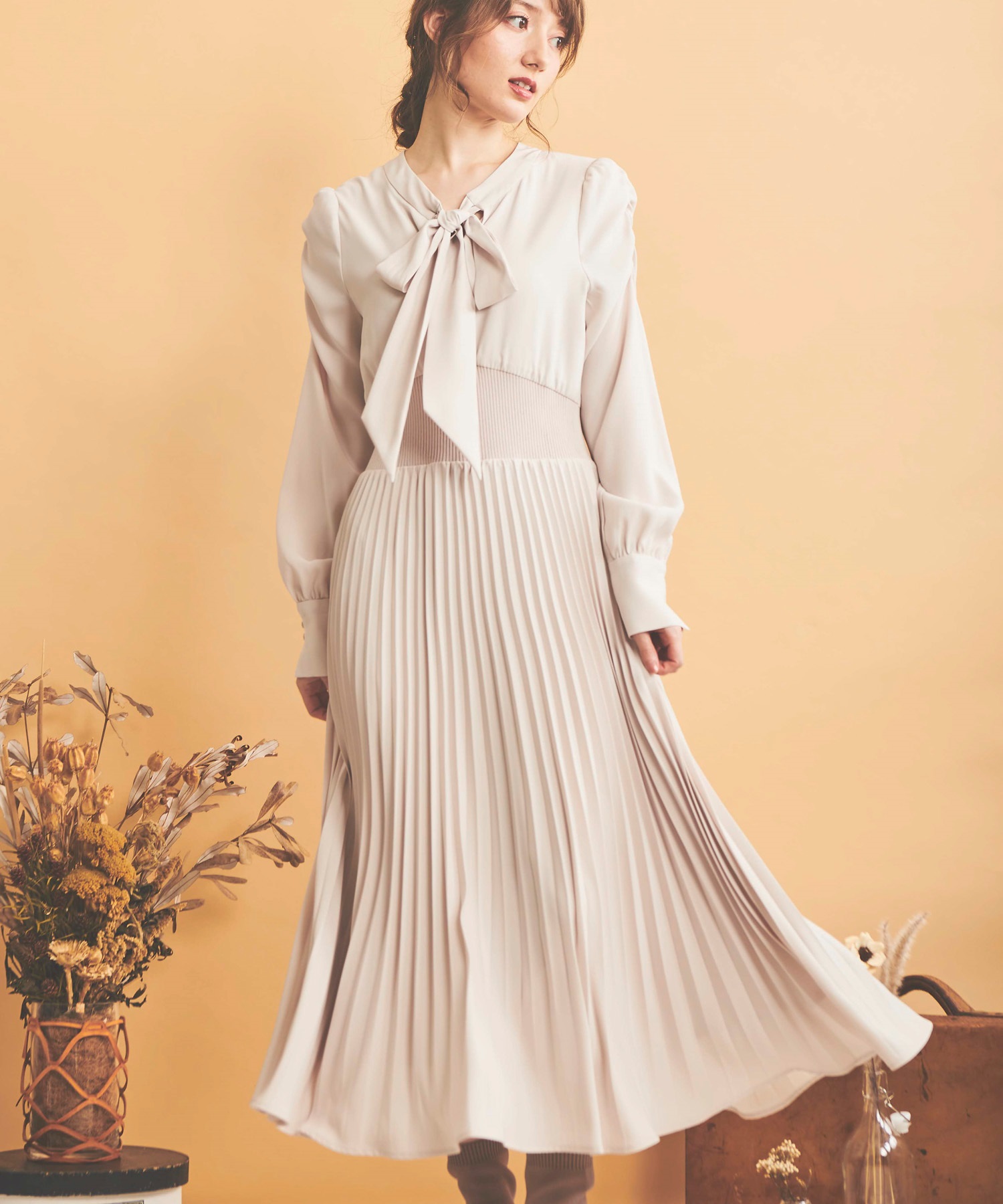 サテンプリーツワンピース | ロングワンピース | NOELA OFFICIAL WEB STORE