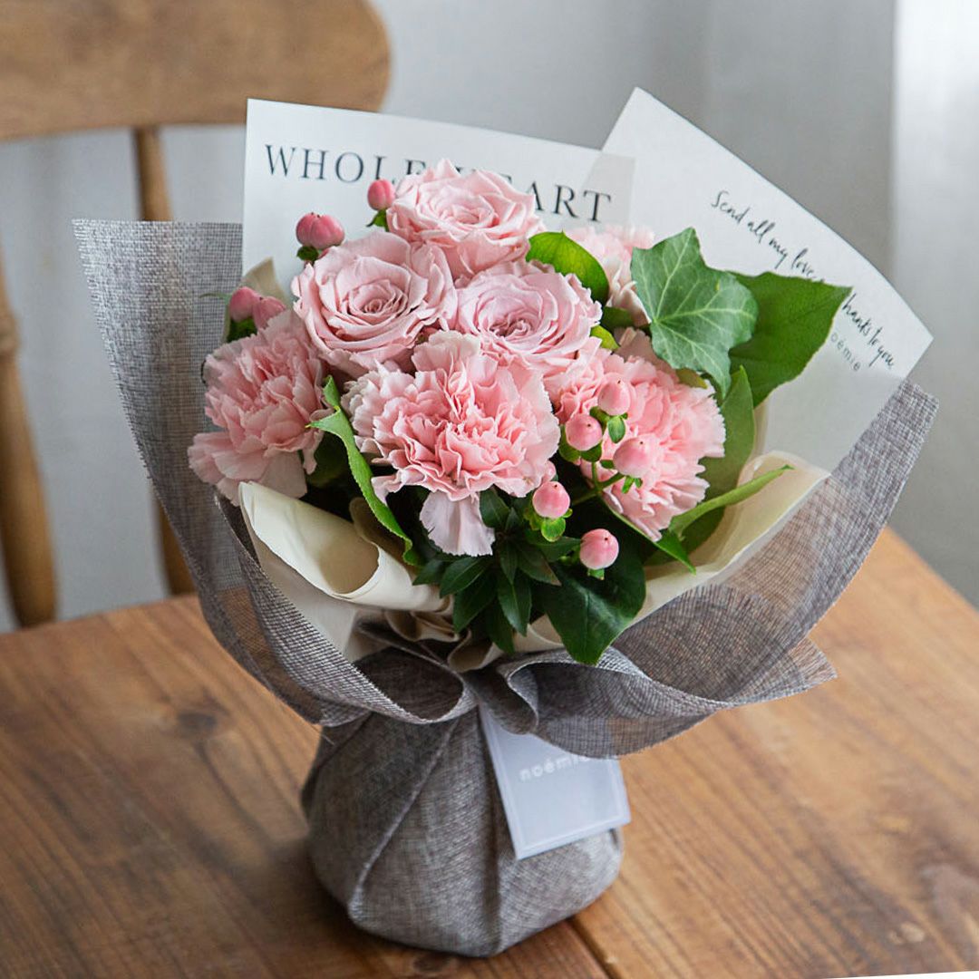 14本黒バラブーケピンク色ラメ付き❣️プレゼント 枯れない花 永生バラ