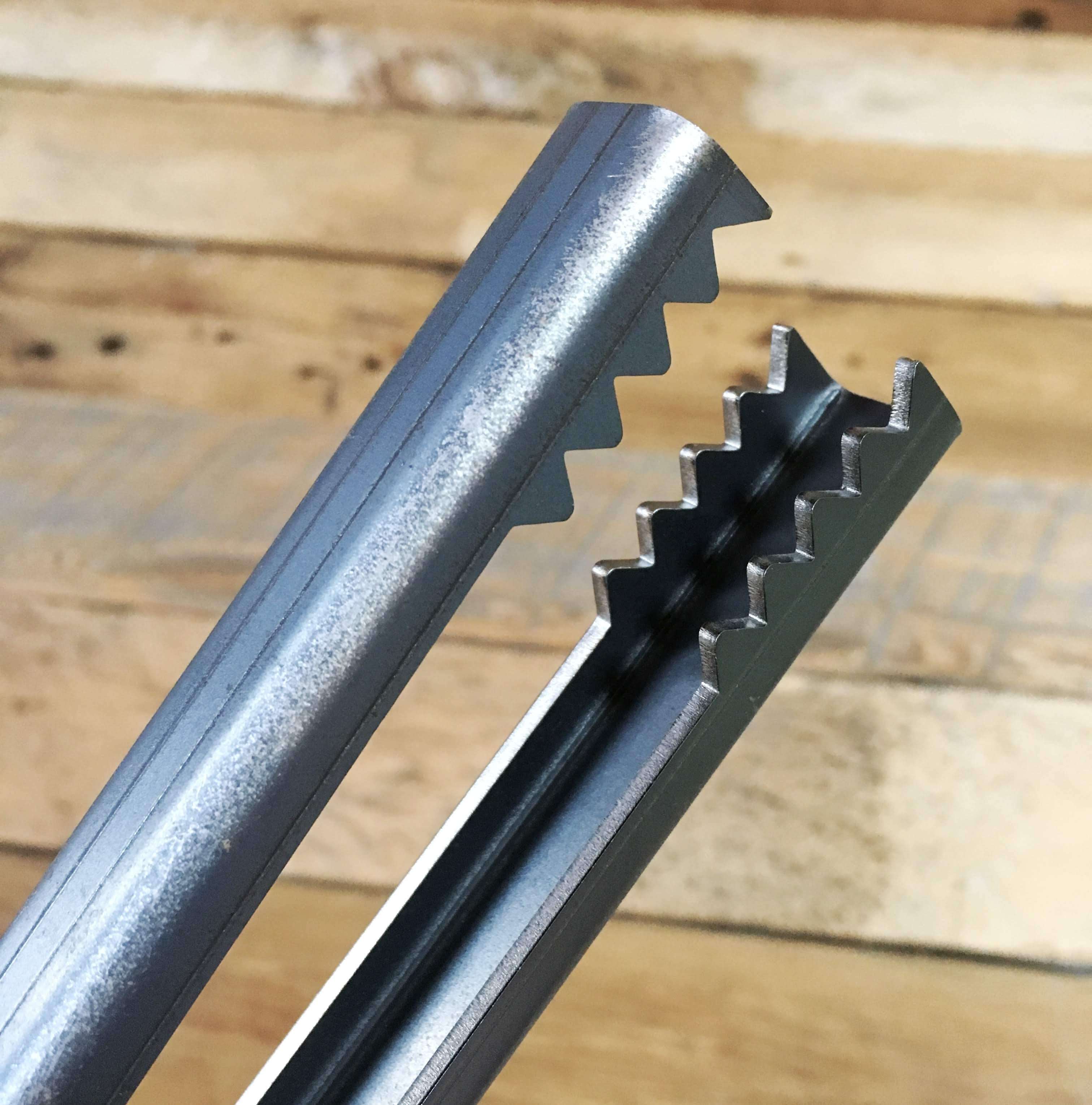 伸縮式火バサミ「野良ばさみ」 | 野良図鑑 | 【公式HP】野良道具製作所