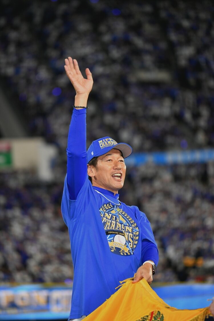 日本一の瞬間「亡くなった女房が降りてきて…」DeNA初代監督・中畑清が