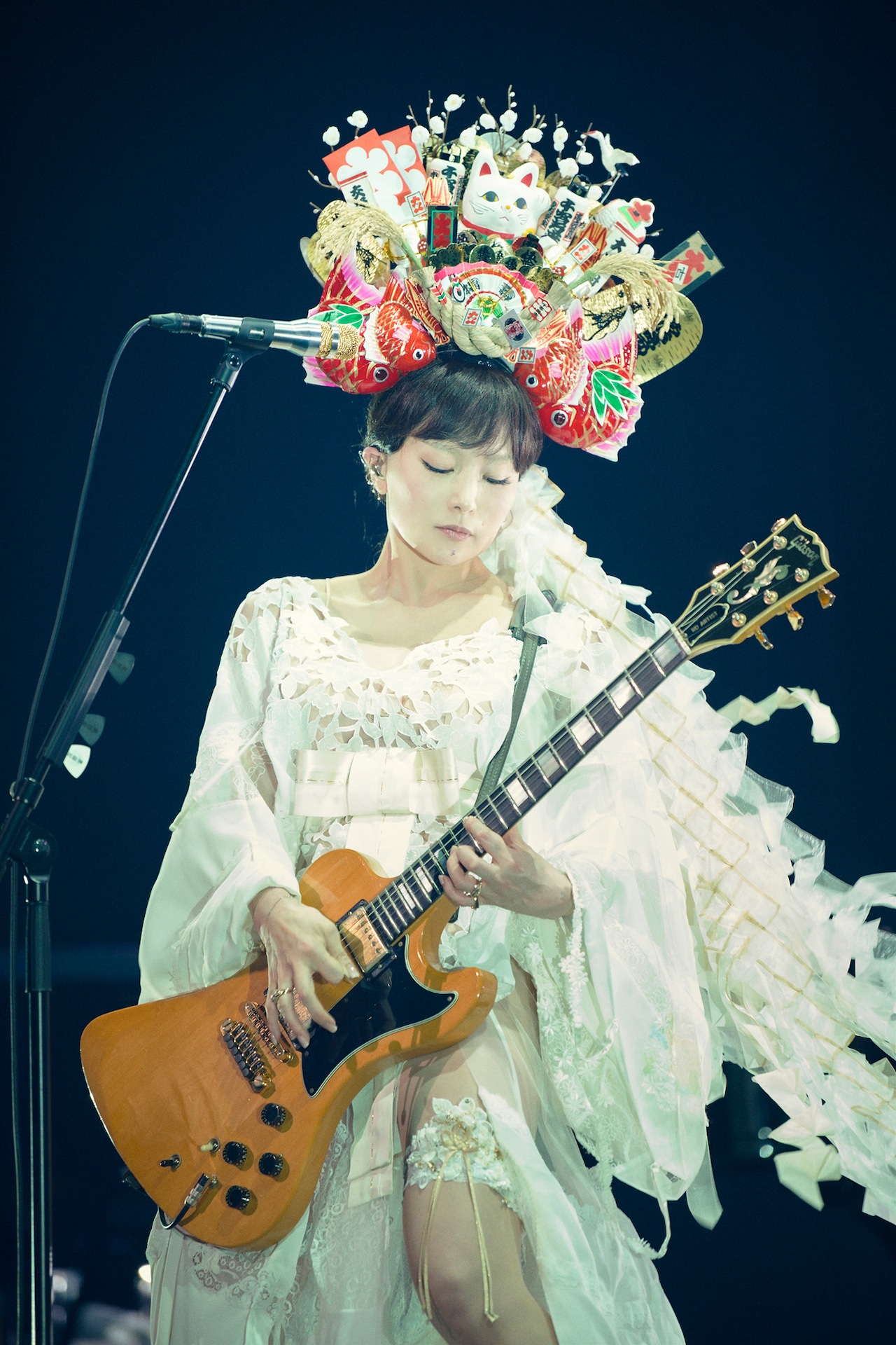 椎名林檎の映像作品「椎名林檎と彼奴等と知る諸行無常」ダイジェスト