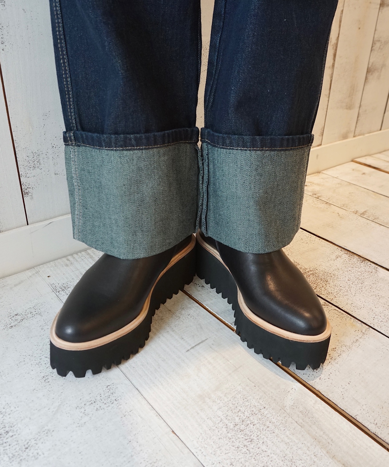 本革/厚底/5.2cm】キャタピラーソールバックファスナーショートブーツ