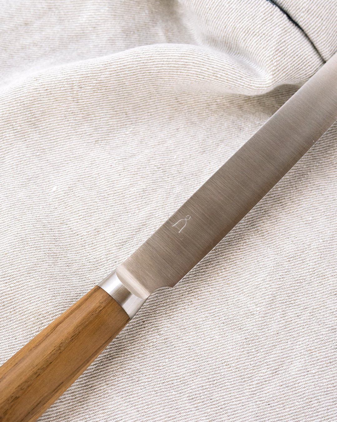 サンドウィッチの耳がスッと切れる