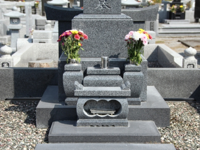 お墓の香炉とは？役割・種類・お手入れ方法をご紹介します | お墓