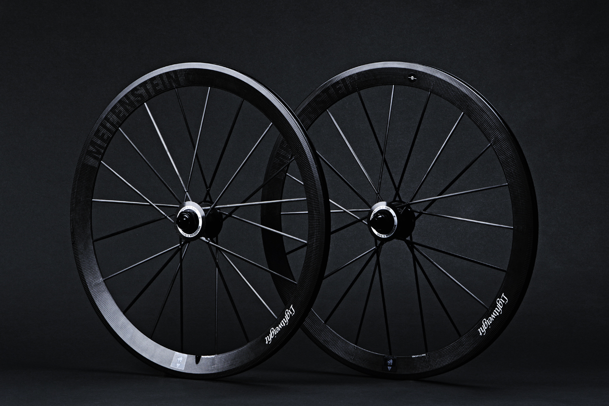 ライトウェイトがディスクブレーキロード用ホイールの新境地を開く