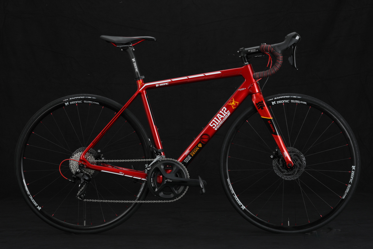 3倍速い！？シャア専用 本格ロードバイクが登場 カーボン／アルミ2