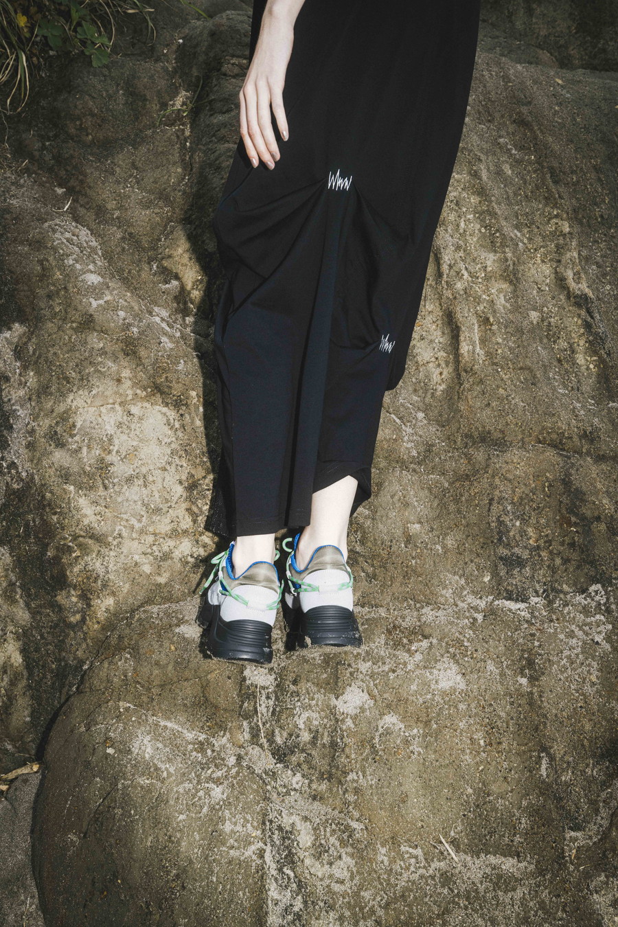 OMMO ONLINE STORE / TWIST LACE BELTED SNEAKERS