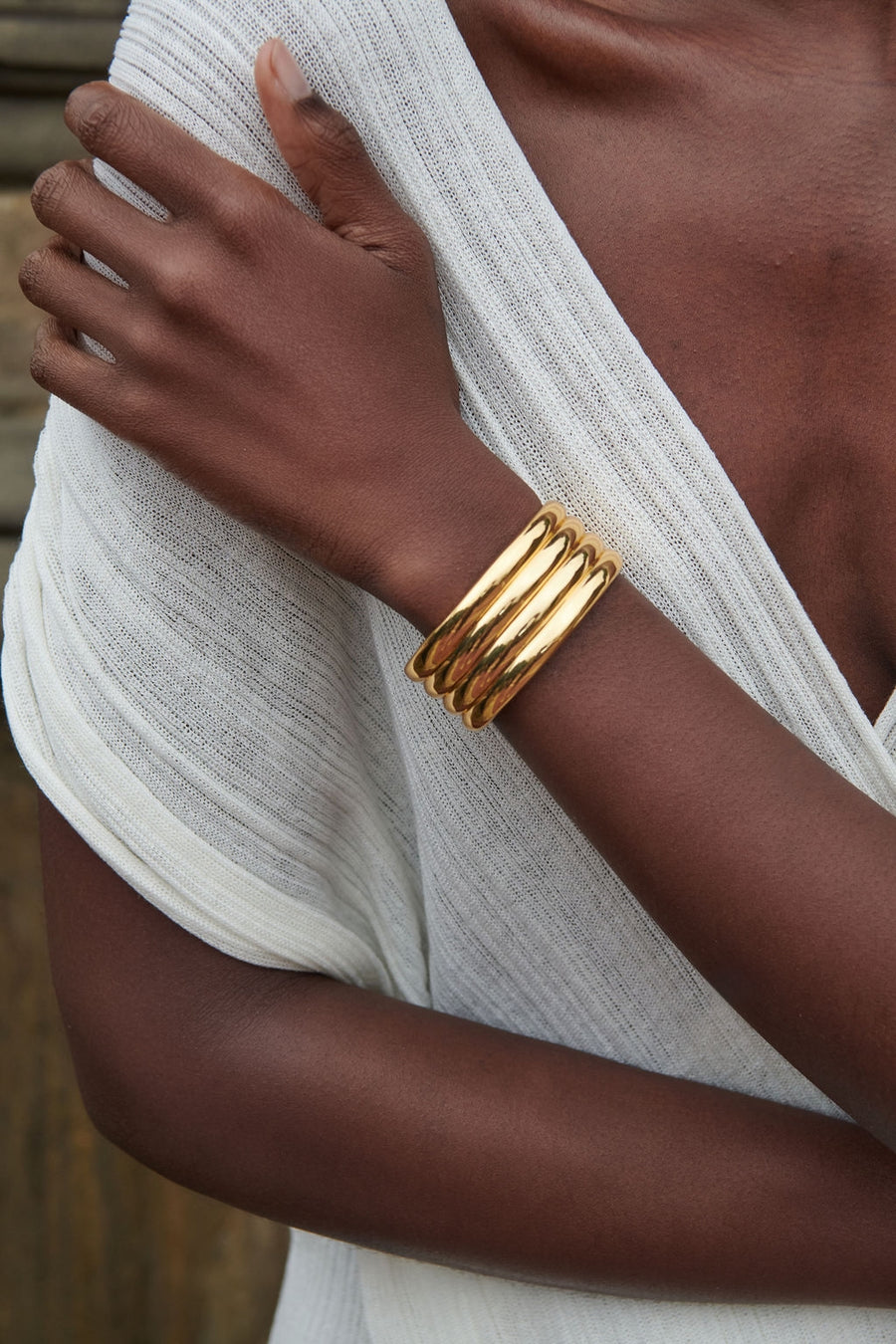 NICOLE RIBBED BANGLE | TIMELESS & ELEGANT JEWELRY | OMA THE LABEL