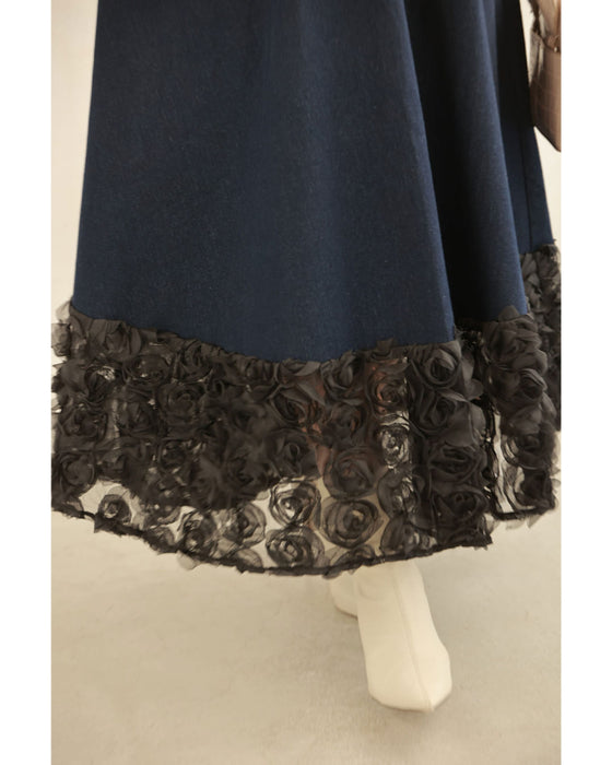 裾で広がる黒薔薇のデニム調ミディアムスカート – ONE PEACE ONLINE