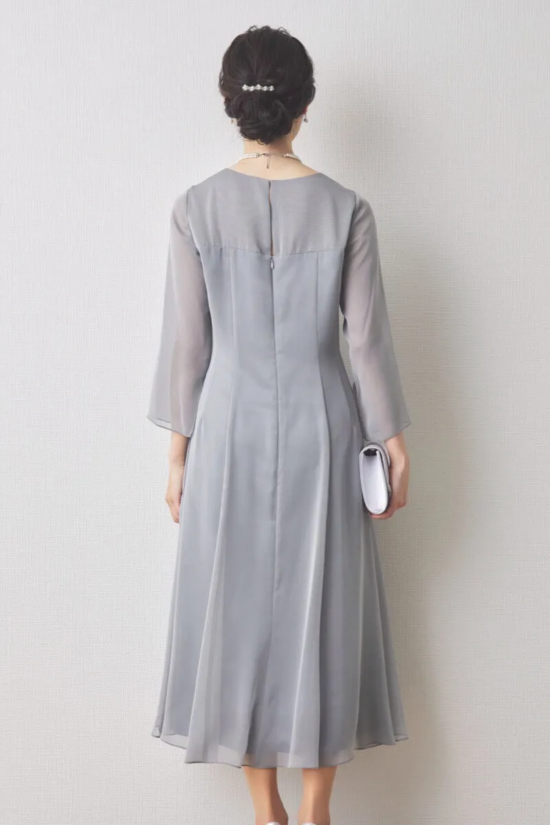 シルバーのラメ刺繍シフォン切替ロングドレス [ 店頭販売価格 59,400円