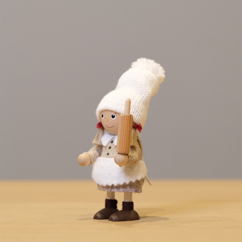 イルムス限定】Fika Collection お茶会の準備をするエプロン姿のニッセ