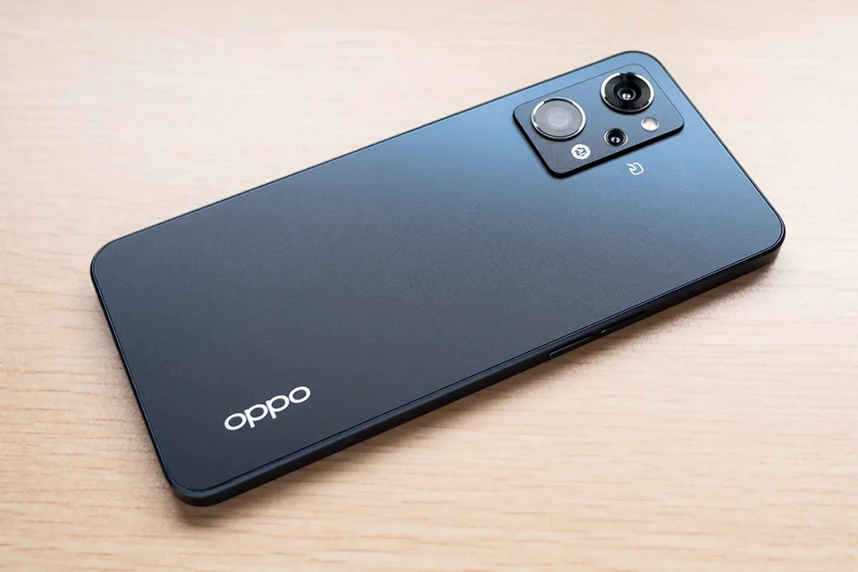 OPPO Reno7 A レビュー：OPPO Glowの背面がカッコいい！軽量で防水・お