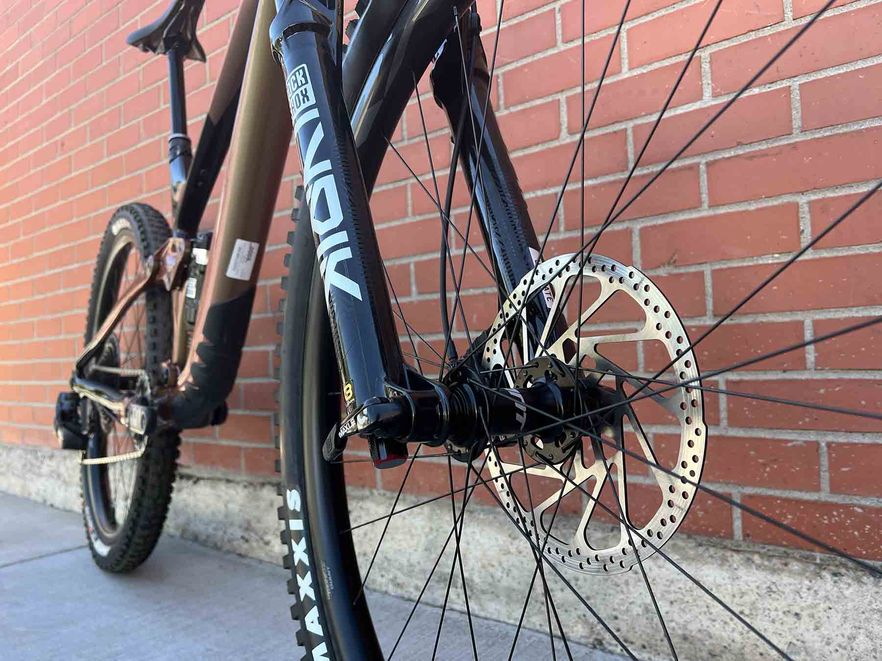 The Giant Trance with RockShox Flight Attendant