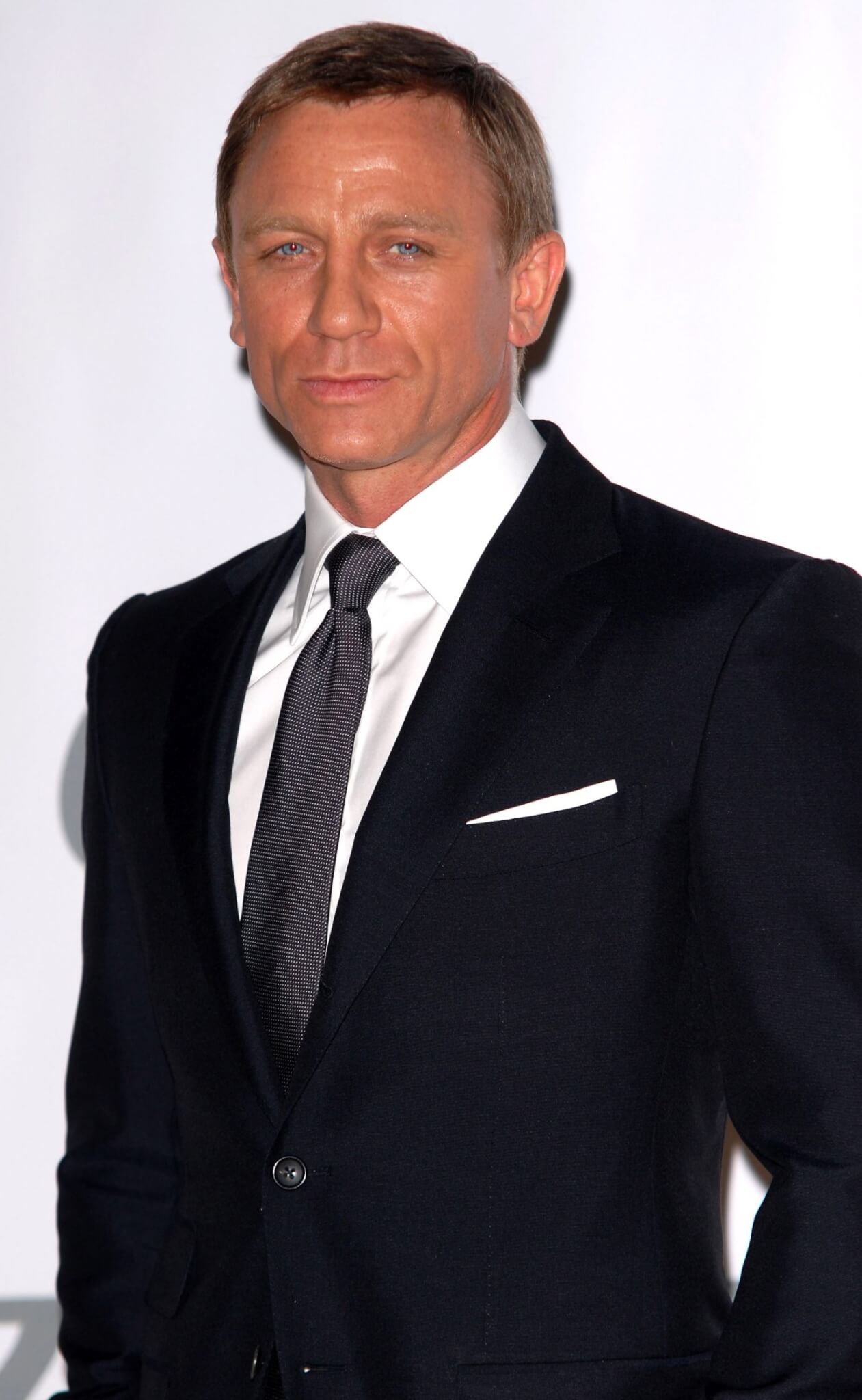 ダニエル・クレイグのスーツスタイルの魅力を解剖！【007 ジェームズ