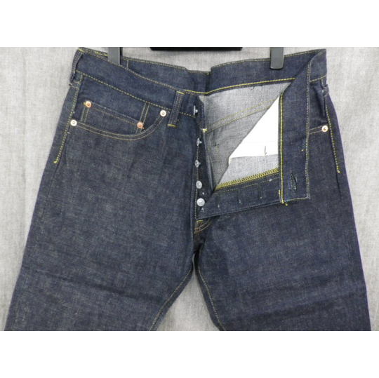 ドゥニーム・赤タブも隠しリベットもないドゥニーム25周年記念