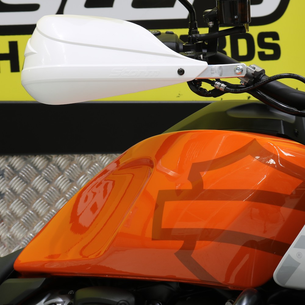 Barkbusters Bike Specific Hardware Kit for HARLEY DAVIDSON