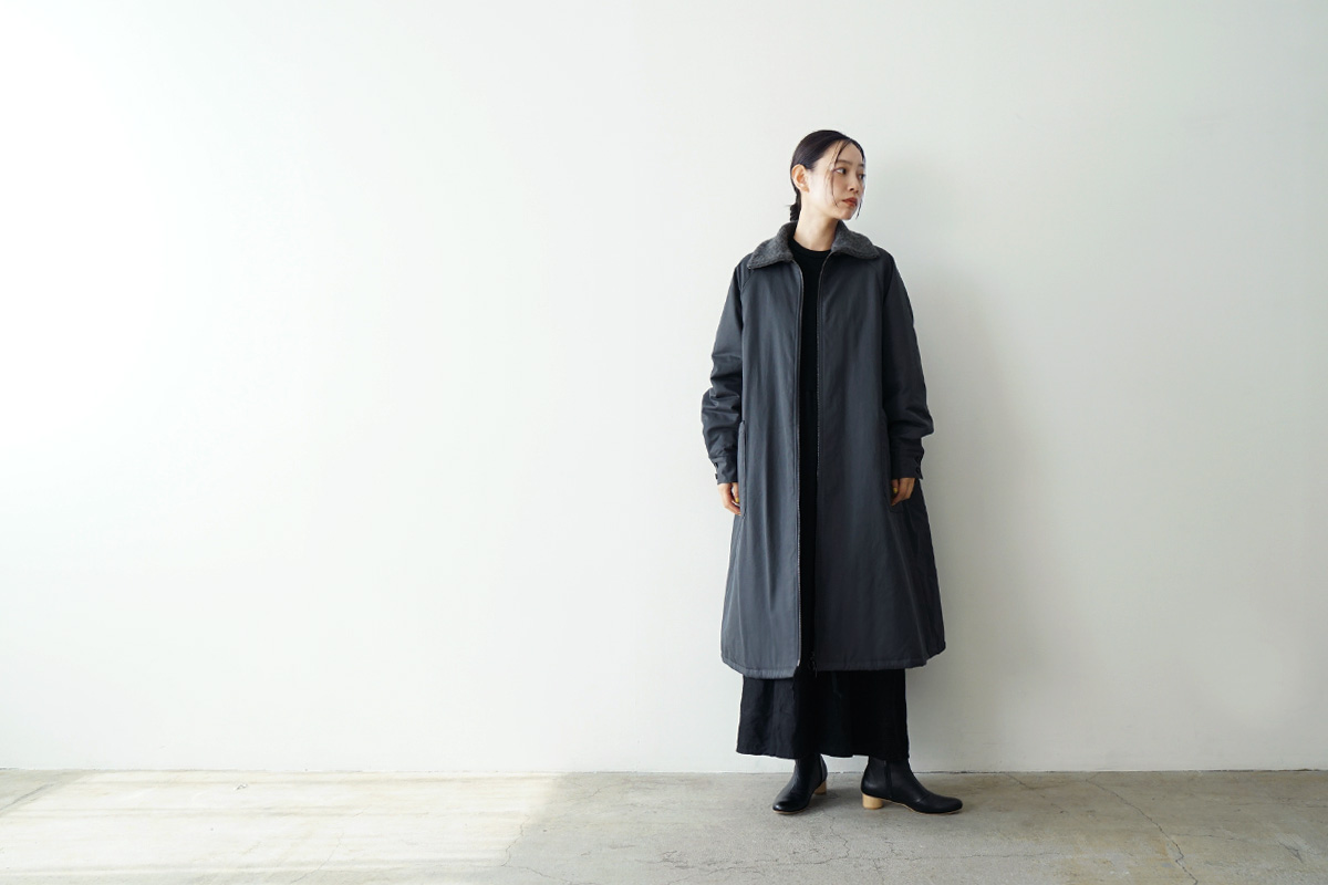 Mochi モチ finx gabardine coat[ma23-co-01/graphite] モッズコート