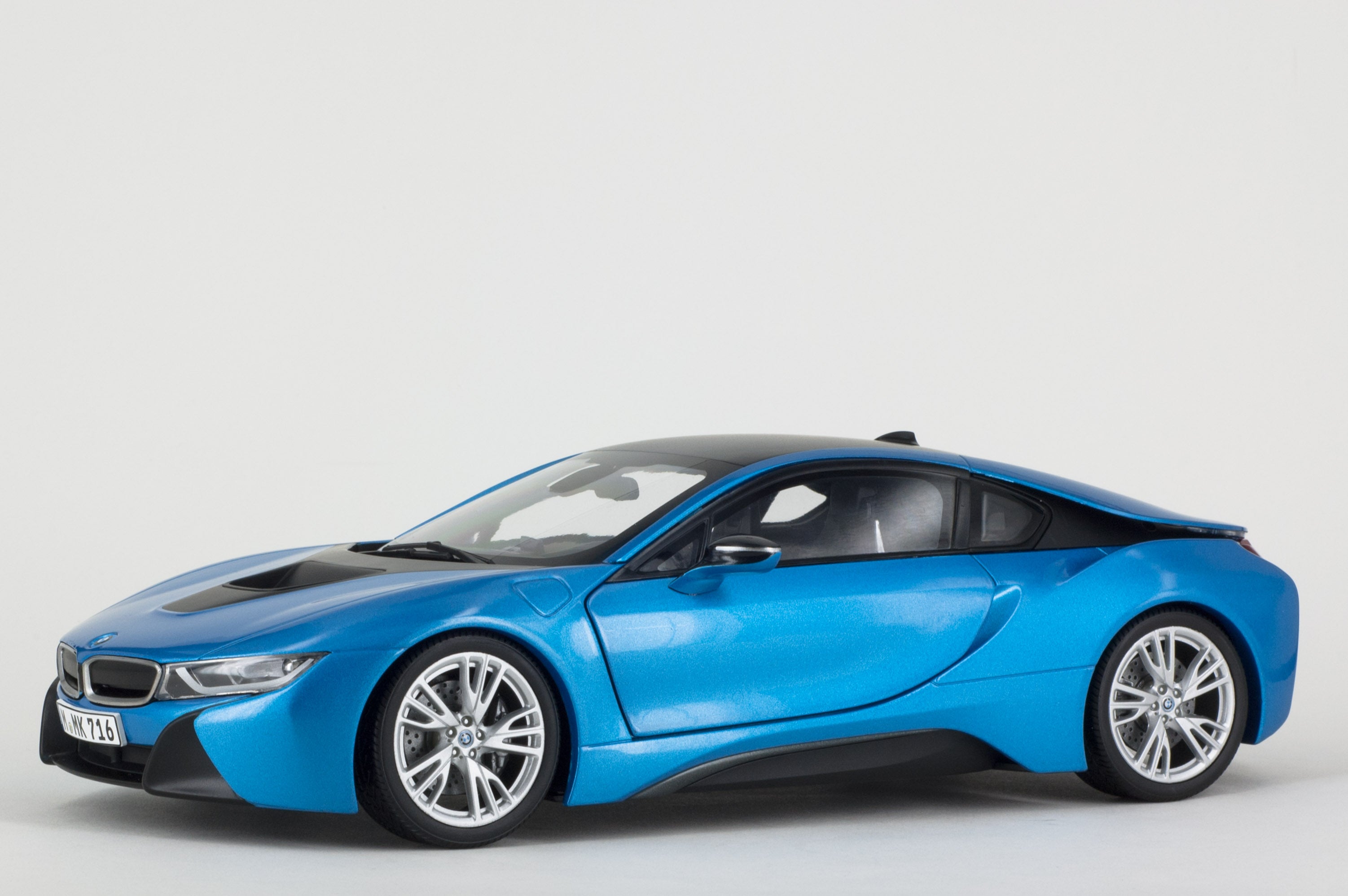 1:18 Scale BMW i8 – paragonmodelstore