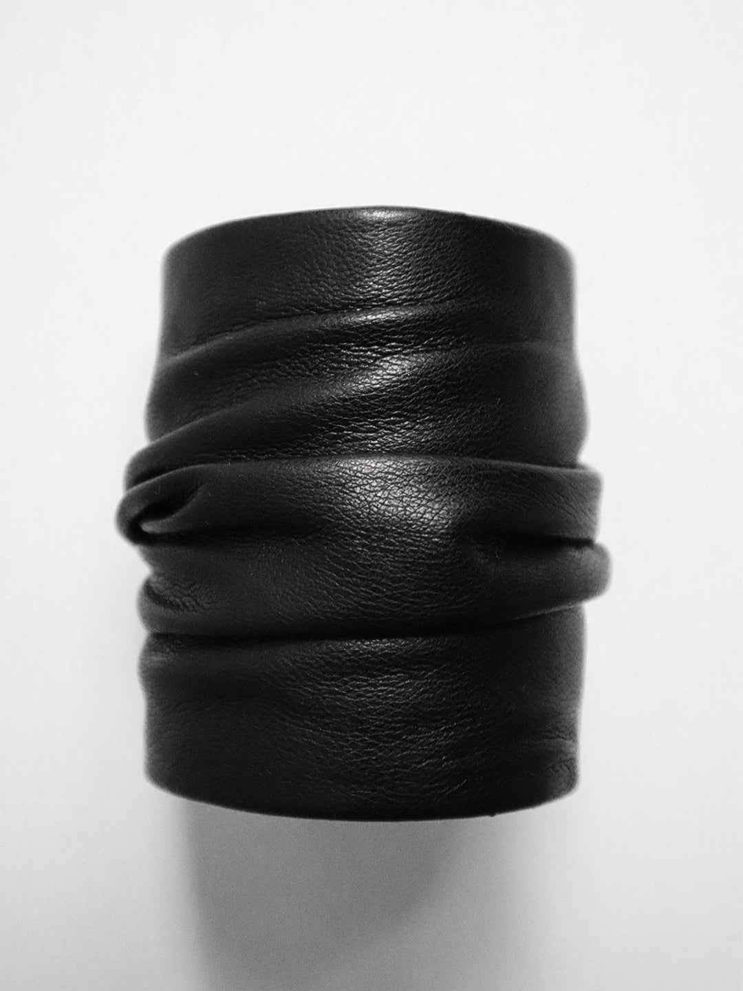 DRAPE CUFF BLACK – Parallel X