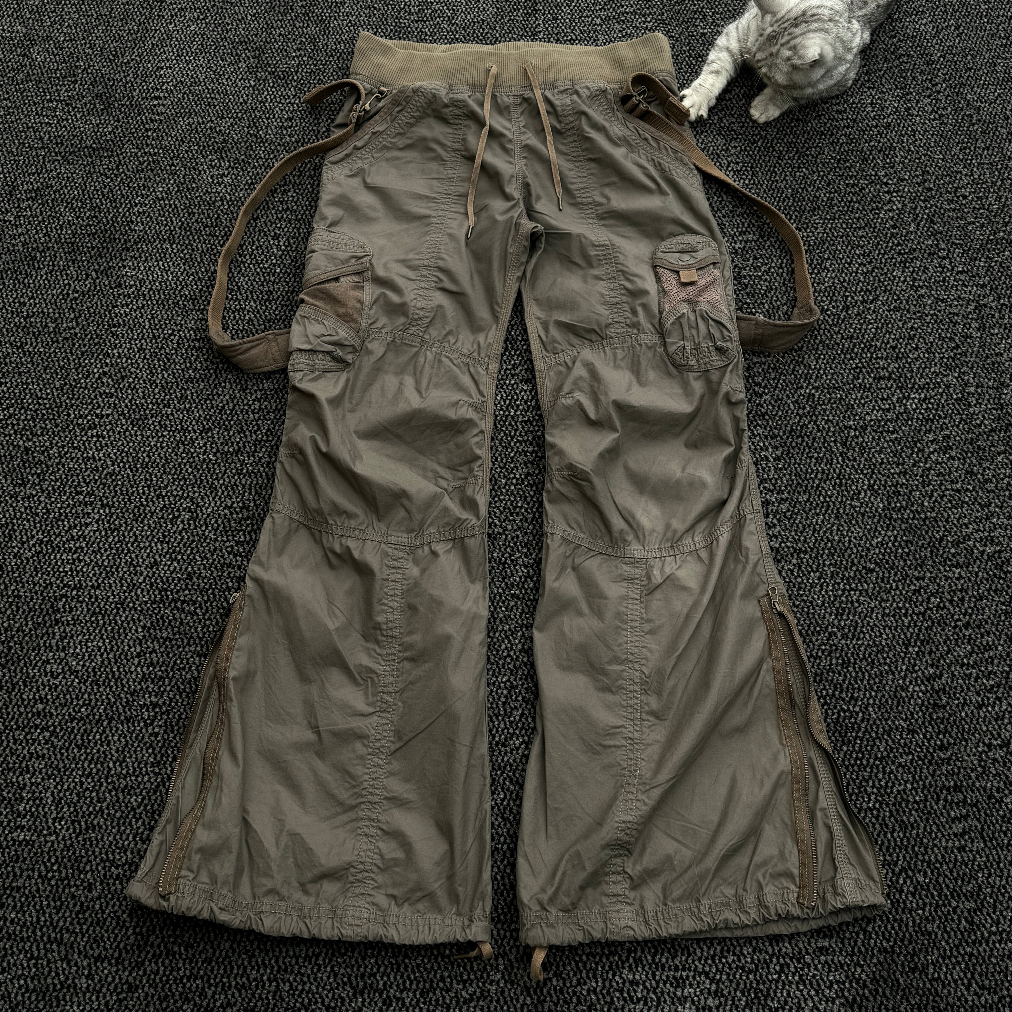 G.O.A Flared Suspender Cargo Pants – Paroxa