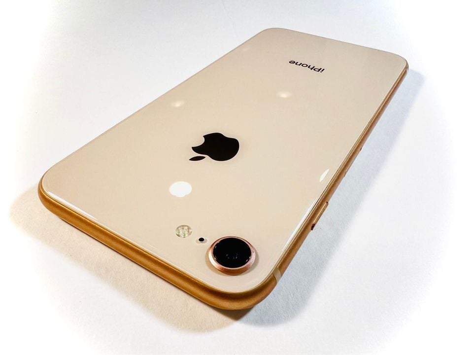 Apple iPhone 8 ゴールド 本体 SIMロックなし au 64GB SIMフリー