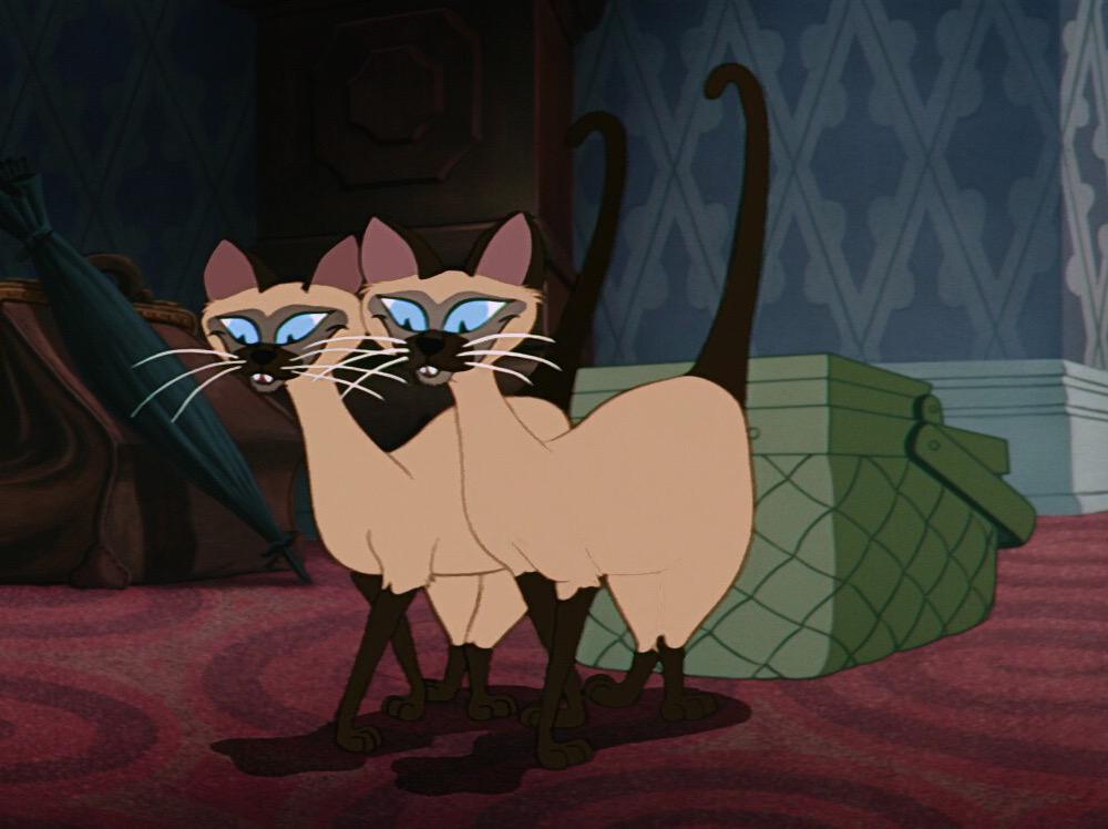 サイとアム】（わんわん物語） セーラおばさんが飼う双子のシャム猫