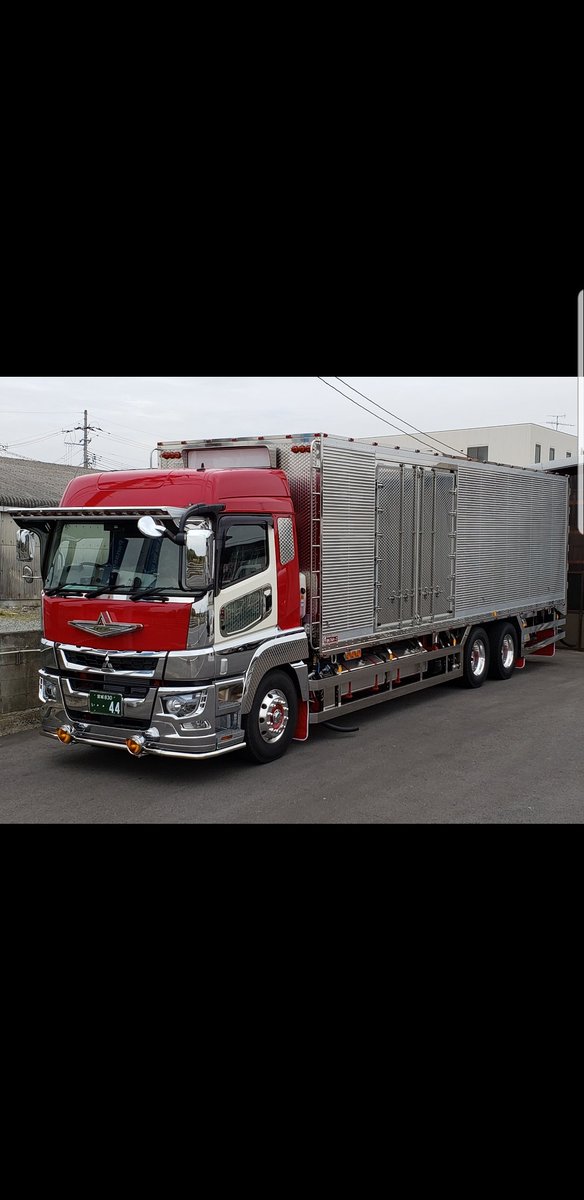 形になってきたよ～👍 #新型スーパーグレート #造りボディ #押田運送