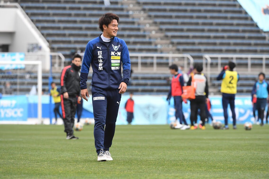 今シーズンから普段の練習着とは別に公式戦ウォーミングアップ用ウェア