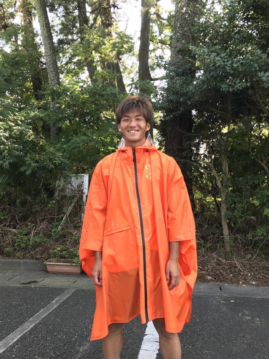 雨の試合も『レインポンチョ』(税込¥4,860）を着て選手と共に戦って