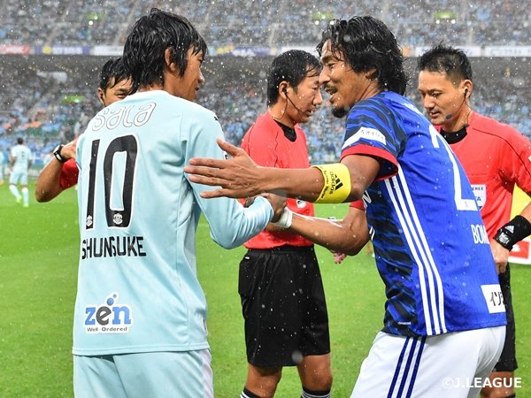 ⚽️磐田 vs 横浜FM⚽️ コイントス後、言葉を交わす #中村俊輔（磐田