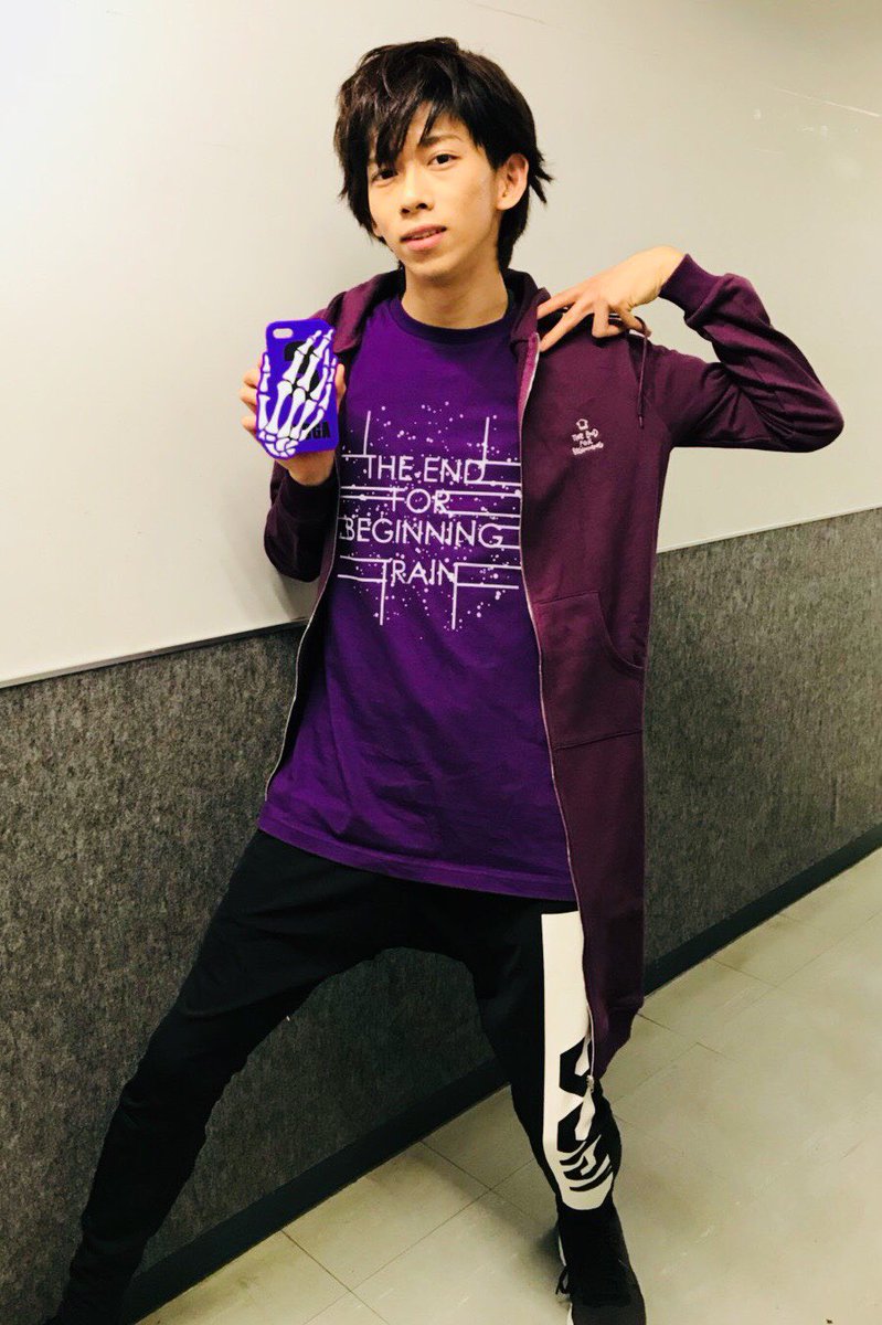 💜オススメアイテム💜 メンバーも楽屋でロングパーカー着用中☆ iPhone