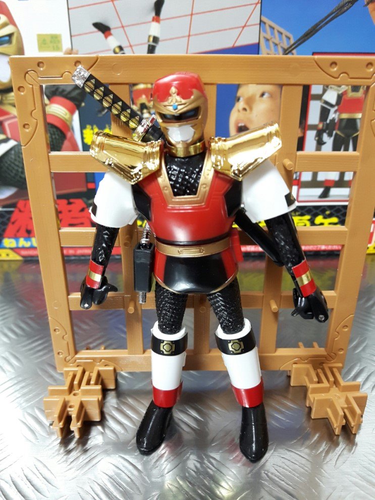 世界忍者戦ジライヤの粘者シリーズ正統忍者磁雷矢です。 フィギュアが