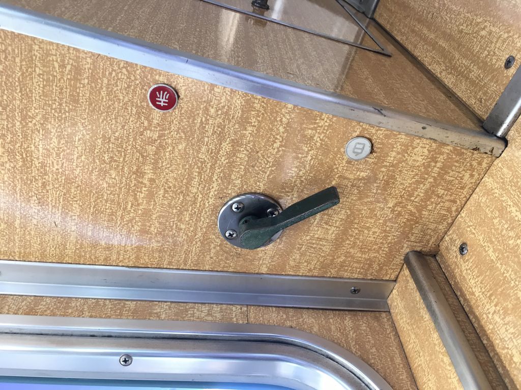 お昼から別のお出かけをしておりましたら、中間運転台が懐かしセットの