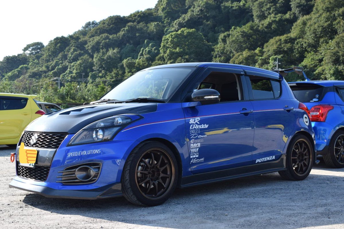 固定用 岡山で青いサンラインフルエアロのZC32Sスイフトスポーツに乗っ